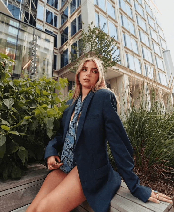 Lexy Silverstein wears a tie