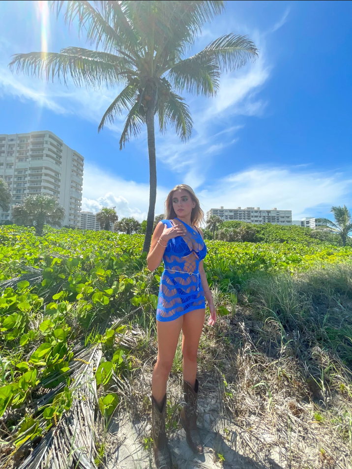 Lexi Silverstein in front of a palm tree