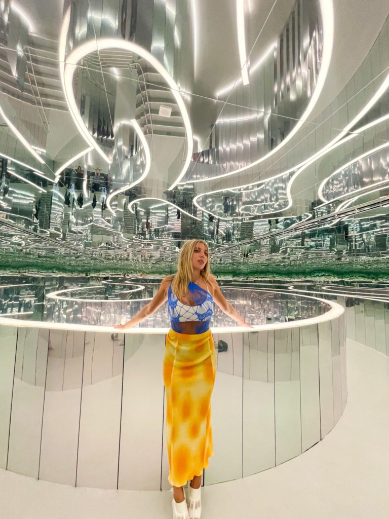 Lexy Silverstein at an art exhibit